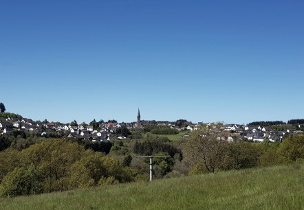 Blick auf Langenfeld, © Foto: Svenja Schulze-Entrup, Quelle: Touristik-Büro Vordereifel Blick auf Langenfeld, © Foto: Svenja Schulze-Entrup, Quelle: Touristik-Büro Vordereifel