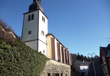 Ein Blick auf die Kirche St. Clemens, © Rureifel-Tourismus e.V. Ein Blick auf die Kirche St. Clemens, © Rureifel-Tourismus e.V.