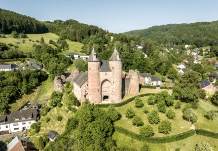 ET-2023-025-Kyll-Radweg, Mürlenbach mit Bertradaburg, © Eifel Tourismus GmbH, Dominik Ketz ET-2023-025-Kyll-Radweg, Mürlenbach mit Bertradaburg, © Eifel Tourismus GmbH, Dominik Ketz