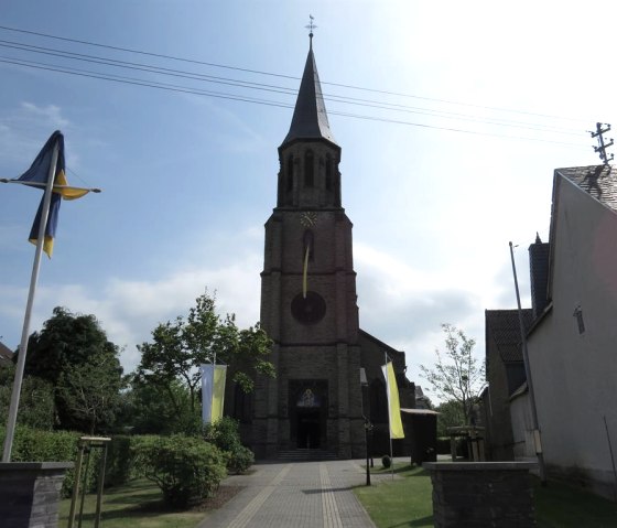 Pfarrkirche St. Castor und St. Katharina in Kehrig, © Foto: Svenja Schulze-Entrup, Quelle: Touristik-Büro Vordereifel