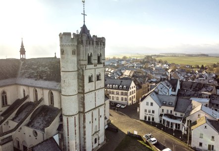 Zicht op Münstermaifeld met collegiale kerk, © Eifel Tourismus GmbH, D. Ketz Zicht op Münstermaifeld met collegiale kerk, © Eifel Tourismus GmbH, D. Ketz