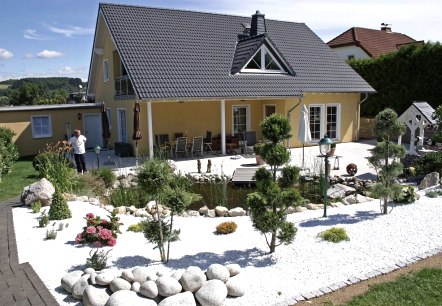 Jardin avec étang de koi Jardin avec étang de koi