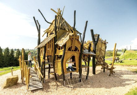 Aire de jeux Keltenburg près d'Uersfeld, © Eifel Tourismus GmbH, Dominik Ketz Aire de jeux Keltenburg près d'Uersfeld, © Eifel Tourismus GmbH, Dominik Ketz