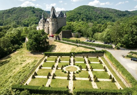 Schloss Bürresheim mit barockem Garten, © Eifel Tourismus GmbH, Dominik Ketz Schloss Bürresheim mit barockem Garten, © Eifel Tourismus GmbH, Dominik Ketz