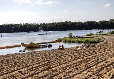 Tour des lacs de Düren, en route, une pause au lac de baignade de Gürzenich vous attire, © Eifel Tourismus GmbH, Tobias Vollmer Tour des lacs de Düren, en route, une pause au lac de baignade de Gürzenich vous attire, © Eifel Tourismus GmbH, Tobias Vollmer
