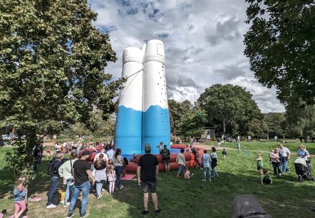 Kletterturm beim Treff Natur Familienfest, © Stadt Euskirchen, Tim Nolden Kletterturm beim Treff Natur Familienfest, © Stadt Euskirchen, Tim Nolden