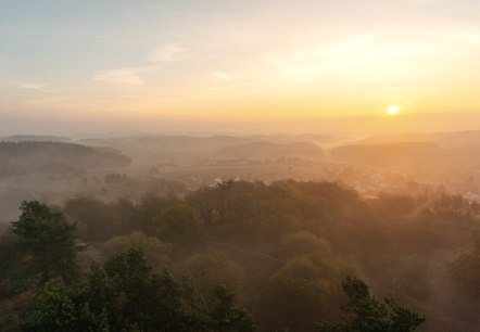 Sunrise from Booser Eifelturm on the Stumpfarmweg, © Laura Rinneburger Sunrise from Booser Eifelturm on the Stumpfarmweg, © Laura Rinneburger
