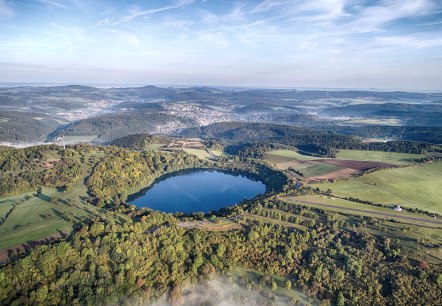 Blick auf das Weinfelder Maar, © Eifel Tourismus GmbH Blick auf das Weinfelder Maar, © Eifel Tourismus GmbH