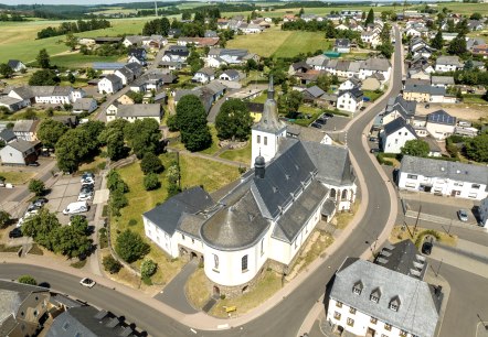 Bleialf Pfarrkirche Sankt Marien, © Tourist-Information Prümer Land/Eifel Tourismus (ET) GmbH, D. Ketz Bleialf Pfarrkirche Sankt Marien, © Tourist-Information Prümer Land/Eifel Tourismus (ET) GmbH, D. Ketz
