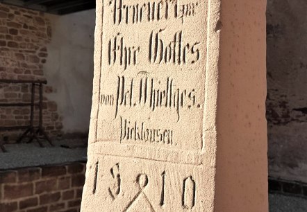 Schriftzug Prangerkreuz, © Tourist Information Wittlich Stadt & Land Schriftzug Prangerkreuz, © Tourist Information Wittlich Stadt & Land