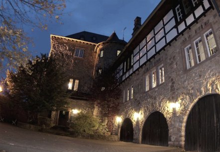 Burg Blankenheim bei Nacht, © Nordeifel Tourismus GmbH & Jugendherberge Burg Blankenheim Burg Blankenheim bei Nacht, © Nordeifel Tourismus GmbH & Jugendherberge Burg Blankenheim
