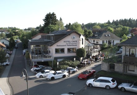 Ansicht Hotel mit Eingang Pistenklause, © Hotel zum Tiergarten Ansicht Hotel mit Eingang Pistenklause, © Hotel zum Tiergarten