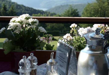 Frühstück auf dem Balkon, © Seeblick-eifel.de Frühstück auf dem Balkon, © Seeblick-eifel.de