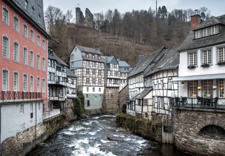 deux-sections-du-chemin-autour-de-monschau-avec-voe deux-sections-du-chemin-autour-de-monschau-avec-voe
