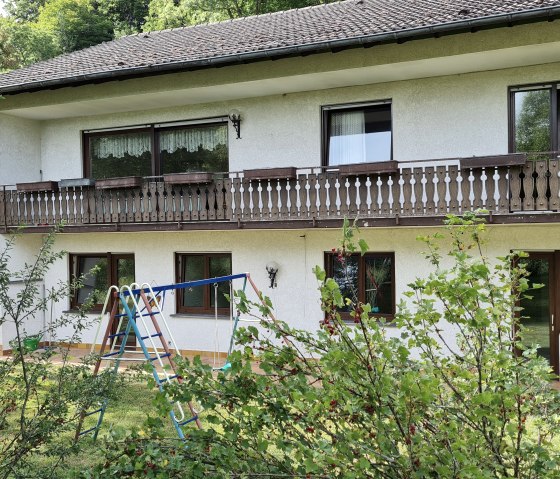 Vue de l'Ahbach/sud sur les appartements de vacances, © Kändler