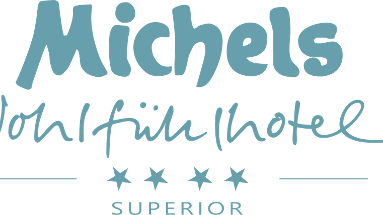 Een logo van het Michels Wohlfühlhotels. Het toont de naam en de sterrenclassificatie van het hotel.