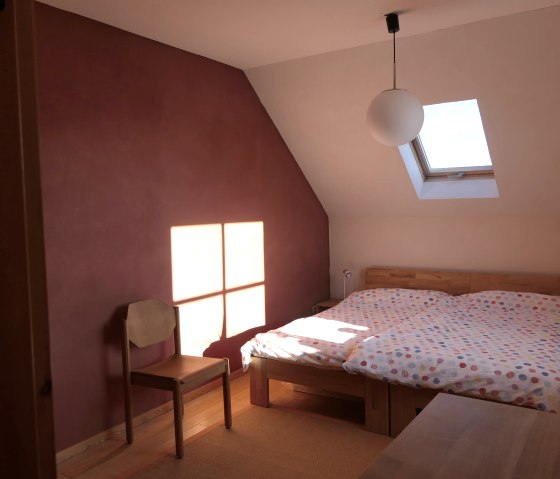 Schlafzimmer 1, © Nordeifel Tourismus GmbH & Ferienwohnung Sternenblick