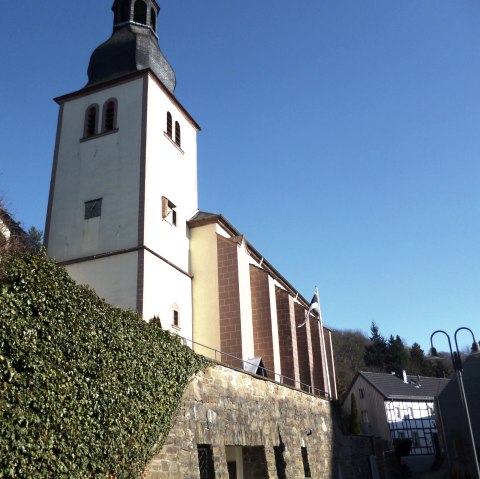 Ein Blick auf die Kirche St. Clemens, © Rureifel-Tourismus e.V.