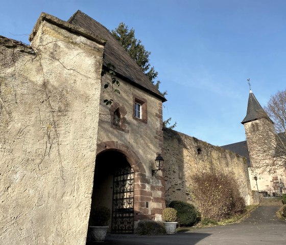 Outer wall of Roth Castle, © Felsenland Südeifel Tourismus GmbH, AC Krebs