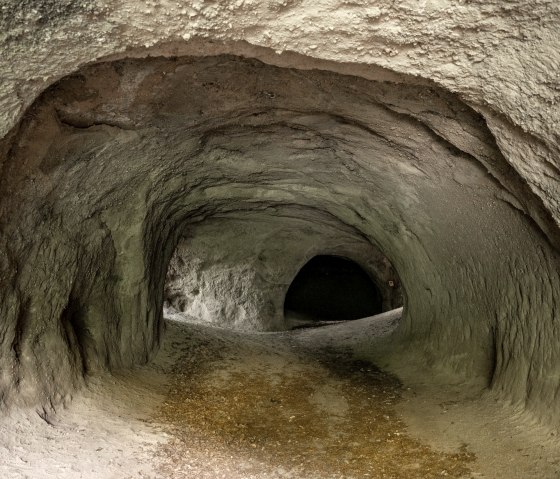 Trass caves on the Traumpfad cave and gorge trail, © Eifel Tourismus GmbH, Dominik Ketz