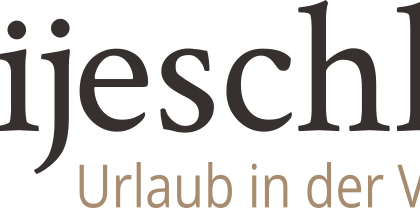 Ein Logo des Majeschhofs, das für Urlaub in der Vulkaneifel wirbt. Es zeigt den Namen und einen Untertitel.