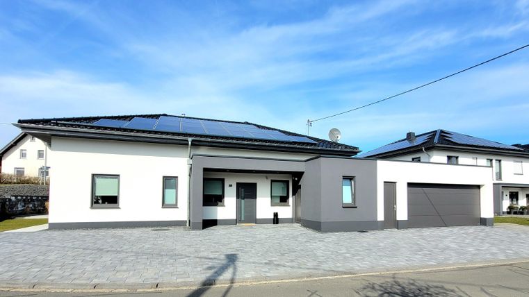 Entrance area Ring Aurum with double garage.