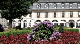 Kurgarten Bad Bertrich mit Blumenbeet, © GesundLand Vulkaneifel GmbH