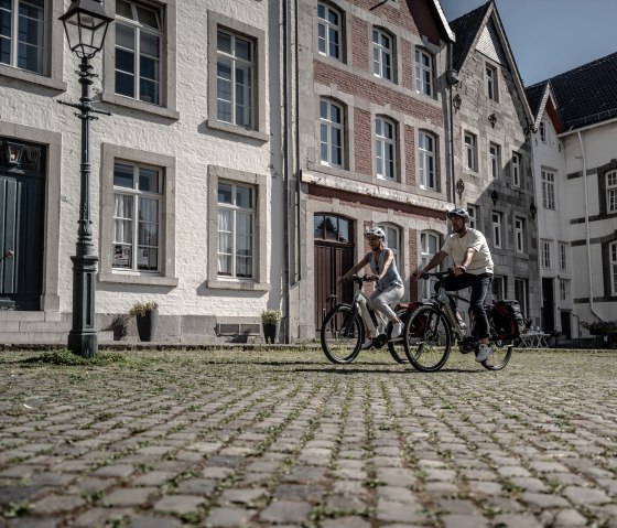 Die mehrtägige Radtour führt auch durch Kornelimünster, © Eifel Tourismus GmbH, Dennis Stratmann