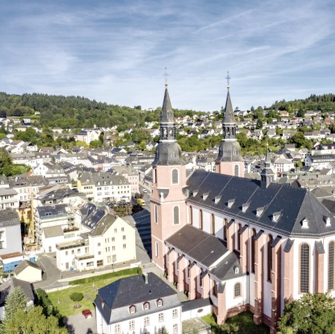 Zicht op Prüm met de Sint-Salvatorsbasiliek, © Eifel Tourismus GmbH