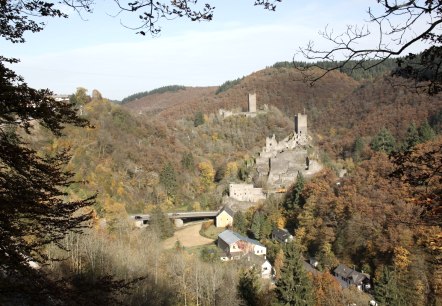 Wandertour mit Aussicht auf die Manderscheider Burgen, © Eifel Tourismus GmbH