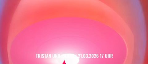 Une représentation abstraite avec des dégradés de couleurs doux en rose et blanc. En bas de l'image, se trouve le texte : "TRISTAN ET ISOLDE 21.03.2026 17 H".