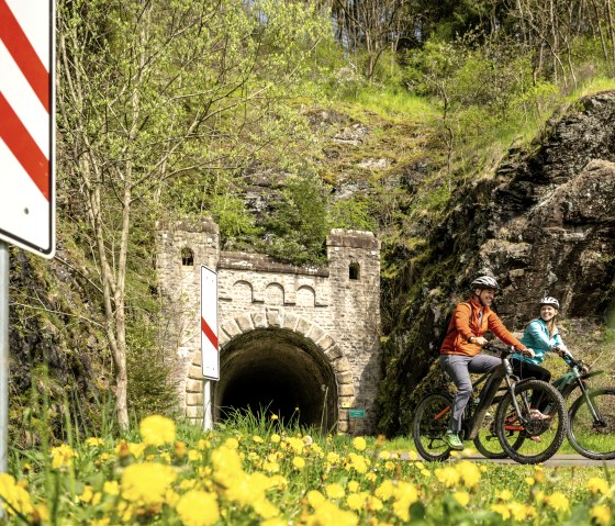 Relaxed cycling on old railroad lines - like here near Neuerburg, © Eifel Tourismus GmbH, Dominik Ketz