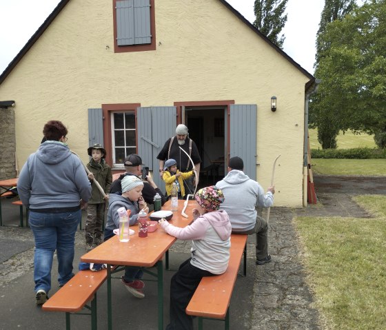 Bow making course, © TI Bitburger Land