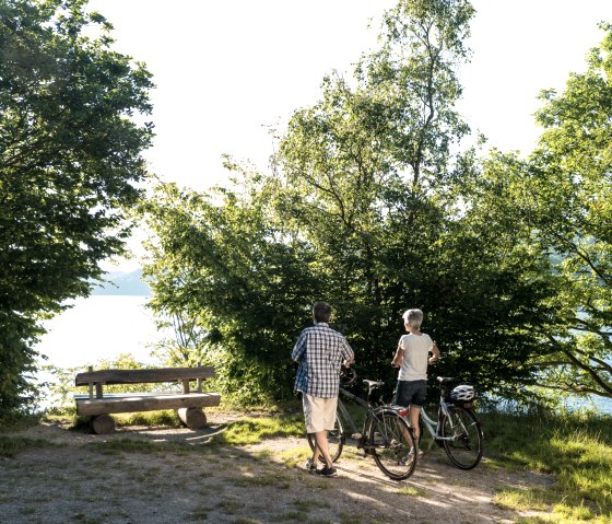 Cyclistes au bord du lac de la Rur, © Städteregion Aachen, D. Ketz
