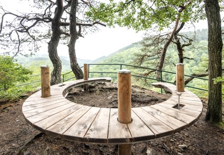 Banc en fer à cheval à Eifel-Blick Perdsley, © Eifel Tourismus GmbH, Dominik Ketz