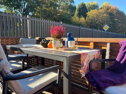 Nachmittagstee bei herrlichem Herbstwetter auf dem Balkon.