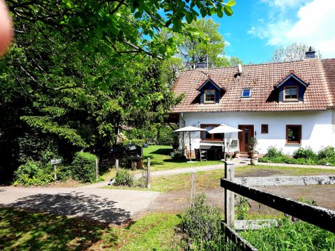 Wir freuen uns, Euch auf unserem schönen Hille-Hof begrüßen zu dürfen