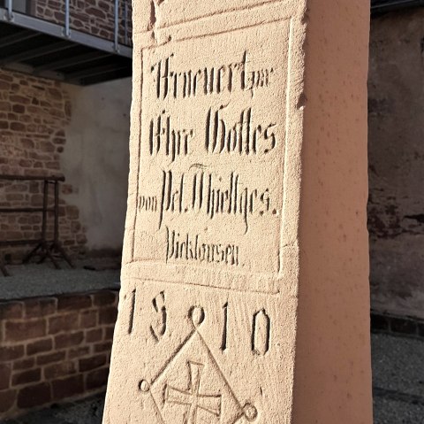 Schriftzug Prangerkreuz, © Tourist Information Wittlich Stadt & Land