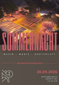 Ein wunderschöner Garten mit festlichen Lichtern und Sitzbereichen für ein Konzert. Die Veranstaltung heißt "Sommernacht" und findet am 30. Mai 2026 statt.