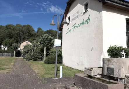 Station de recharge Place du village de Mettendorf, © Felsenland Südeifel Tourismus GmbH