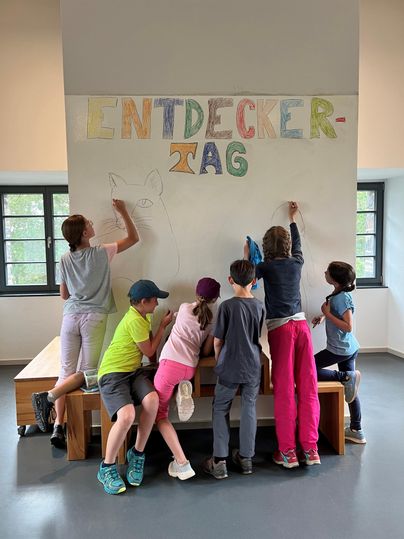 Kinder bei den Entdeckertagen im Nationalpark-Zentrum Eifel.