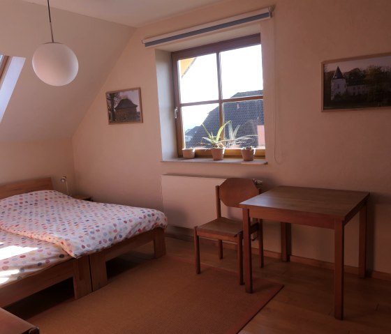 Bedroom 1, © Nordeifel Tourismus GmbH & Ferienwohnung Sternenblick