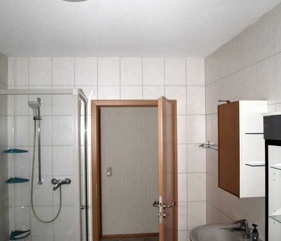 Bathroom, © Nordeifel Tourismus GmbH & Jundels FeWo