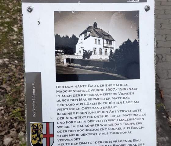 Alte Schule mit Infotafel, © Tourist-Information Wittlich Stadt & Land