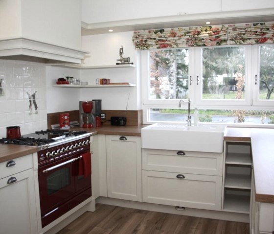 Large, well-equipped kitchen