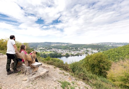 Resting with a view of Obermaubach, © Eifel Tourismus GmbH, AR-shapefruiteAG