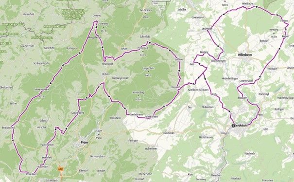 Karte mit einer markierten Route durch die Eifelregion in Deutschland.