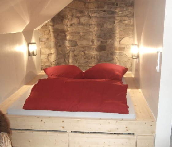 Slaapplaats in een van de kamers, © Nordeifel Tourismus GmbH & Taverne Nettersheim