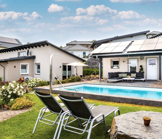 eifelia-Ferienäuser mit Pool und Poolhaus