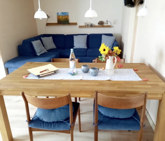 Esstisch mit Sofaecke